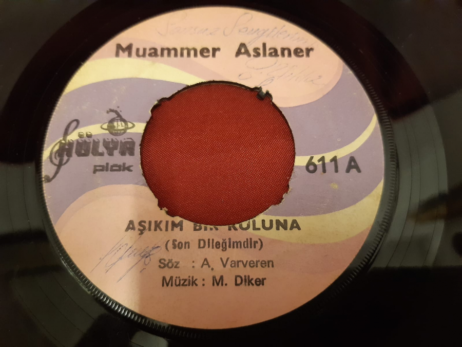 GÖNÜL AKKOR ŞAHİNİN SESİ BEŞ ÇAYINA BEKLERİM 45 LİK YERLİ PLAK