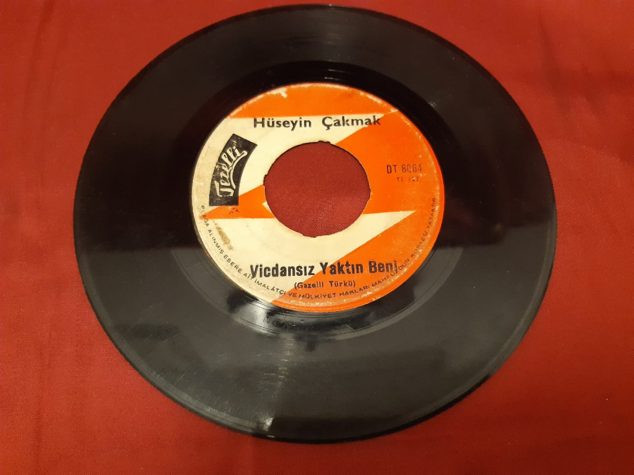 HÜSEYİN ÇAKMAK VİCDANSIZ YAKTIN BENİ GÜZEL GÖZLERİN 45 LİK YERLİ PLAK 