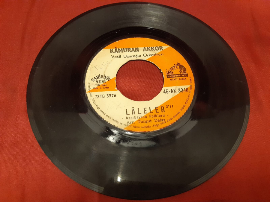 KAMURAN AKKOR  REYHAN   LALELER  45 LİK YERLİ PLAK 