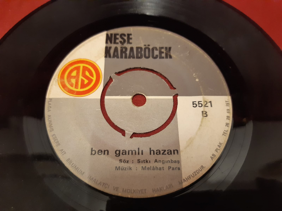 NEŞE KARA BÖCEK  A KULAKLARIN ÇINLASIN  B BEN GAMLI HAZAN 45 LİK YERLİ PLAK 