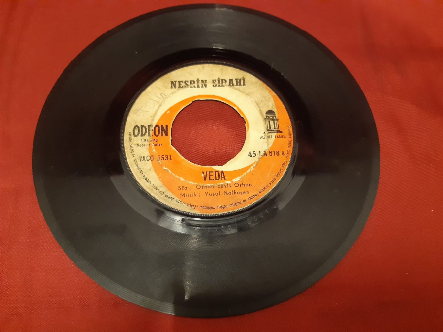 ODEON NESRİN SİPAHİ VEDA . KİMİ DERTTEN İÇERMİŞ 45 LİK YERLİ PLAK 