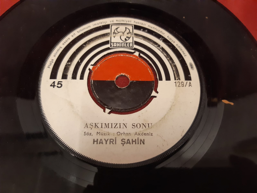 ŞAHİNLER HAYRİ ŞAHİN AŞKIMIZIN SONU  MAZİYE GÖMDÜM SENİ 45 LİK YERLİ PLAK 