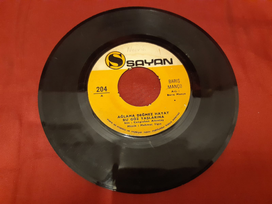 SAYAN BARIŞ MANÇO AĞLAMA DEĞMEZ HAYAT  KİRPİKLERİN OK OK EYLE 45 LİK YERLİ PLAK 