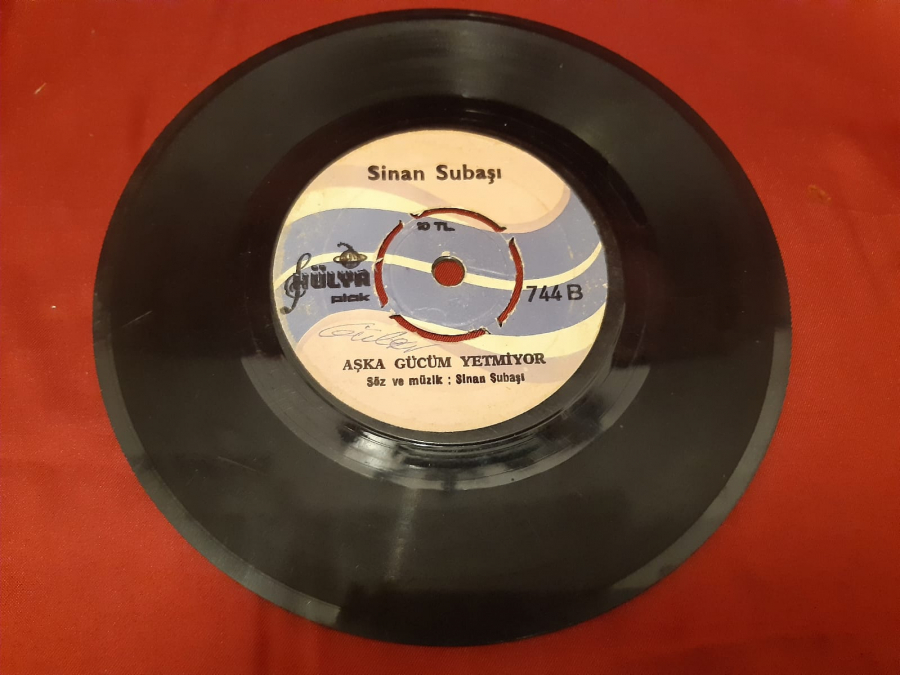 SİNAN SUBAŞI 744 A İÇ İÇ ARKADAŞ 744 B AŞKA GÜCÜM YETMİYOR 45 LİK YERLİ PLAK 