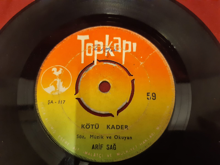 TOPKAPI ARİF SAĞ  KÖTÜ KADER SÖZ    BEN NE BİÇİM SERSERİYİM 45 LİK YERLİ PLAK 