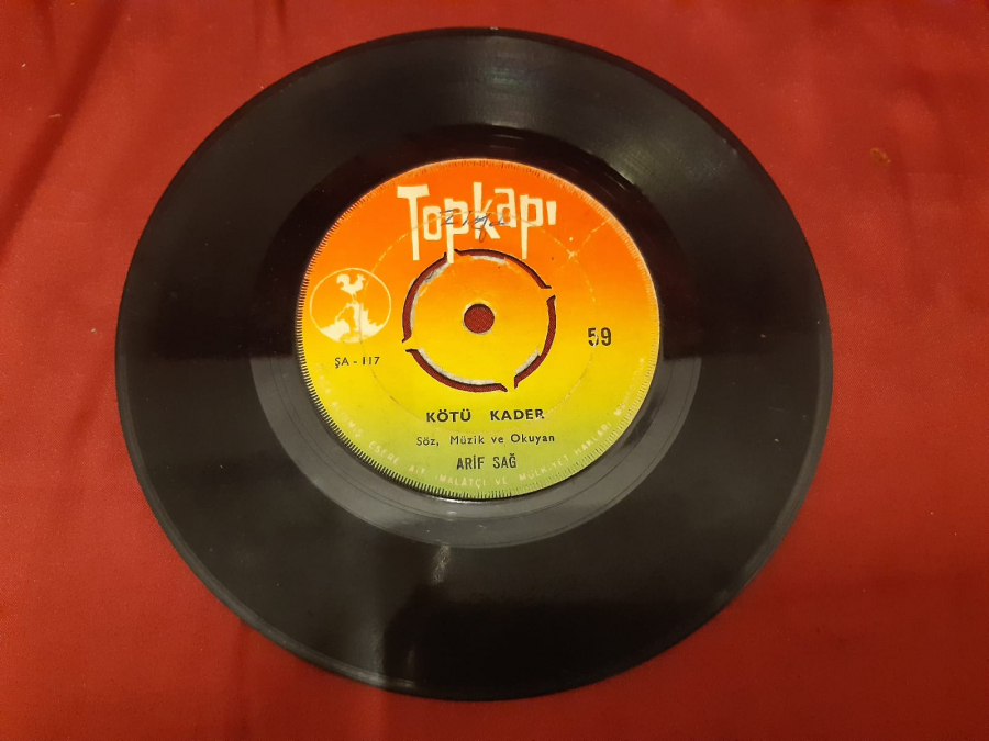 TOPKAPI ARİF SAĞ  KÖTÜ KADER SÖZ    BEN NE BİÇİM SERSERİYİM 45 LİK YERLİ PLAK 