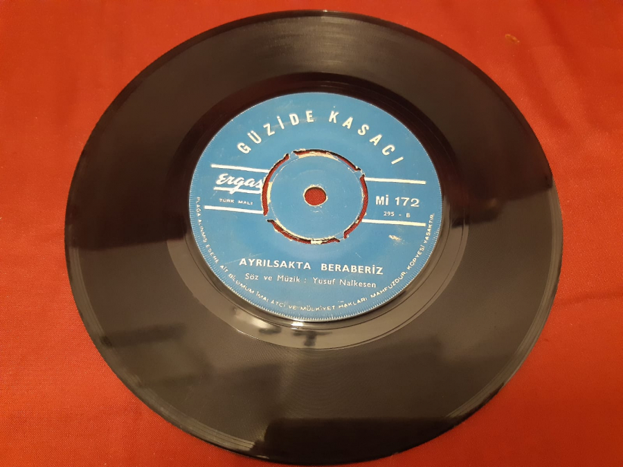 ERGAZ PLAK GÜZİDE KASACI YALAN YALAN DEĞİL Mİ  B AYRILSAKTA BERABERİZ 45 LİK YERLİ PLAK 