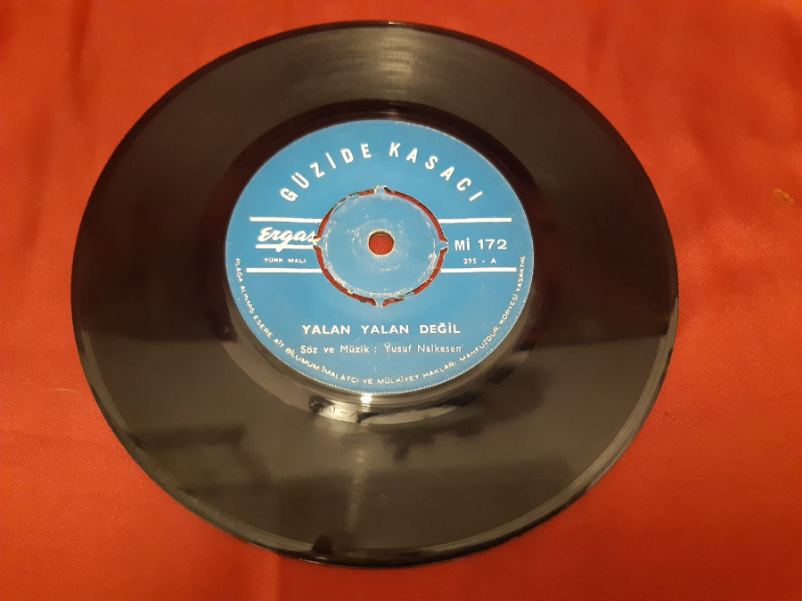ERGAZ PLAK GÜZİDE KASACI YALAN YALAN DEĞİL Mİ  B AYRILSAKTA BERABERİZ 45 LİK YERLİ PLAK 
