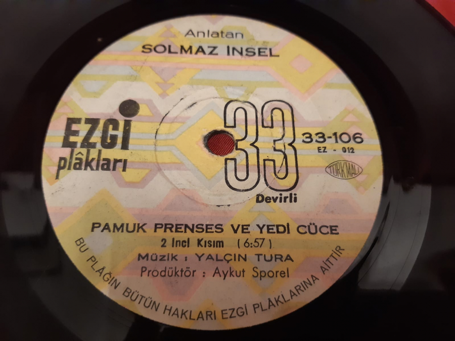EZCİ PLAK  ANLATAN SOLMAZ İNSEL 33 - 106 EZ - 011 PAMUK PRENSES VE YEDİ CÜCE 45 LİK PLAK MASAL