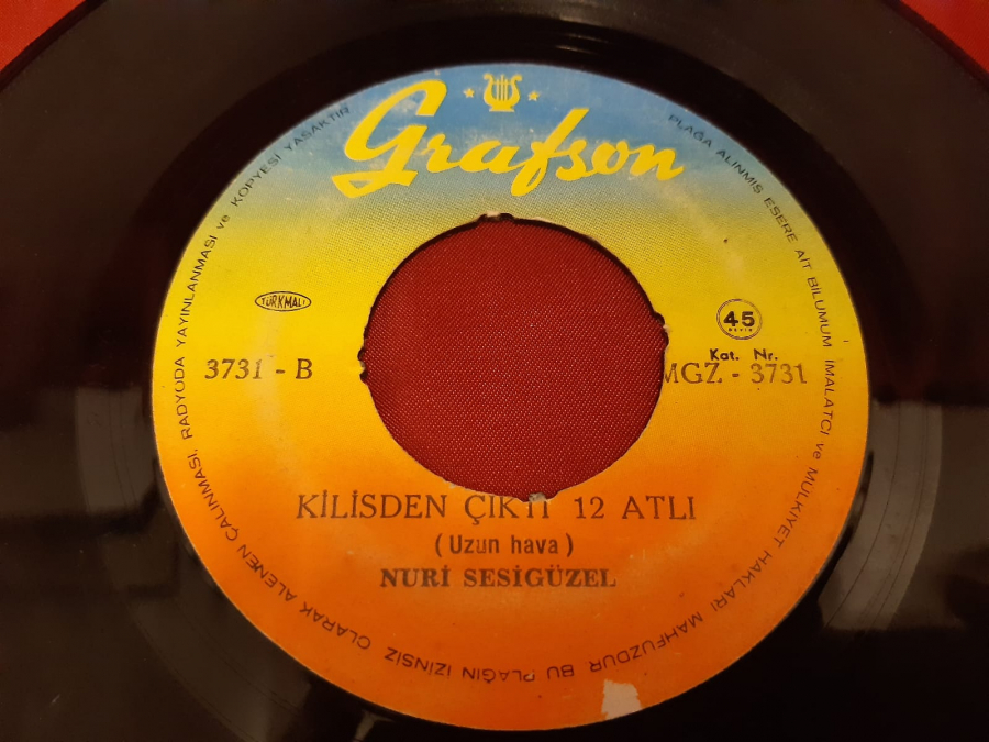 GRAFSON PLAK YAR ELİNDEN BADE İÇTİM NURİ SESİ GÜZEL  B KİLİSDEN ÇIKTI 12 ATLI 45 LİK YERLİ PLAK 