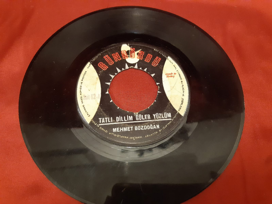 GÜNGÖRDÜ  MEHMET BOZDOĞAN TATLI DİLLİM GÜLER YÜZLÜM  B ADALETİN BU MU DÜNYA 45 LİK YERLİ PLAK 
