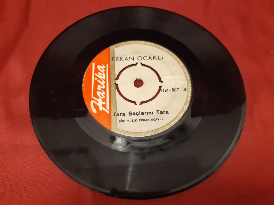 HARİKA PLAK ERKAN OCAKLI YAPMAYIN BÖYLE KIZLAR , TARA SAÇLARINI TARA 45 LİK YERLİ PLAK 