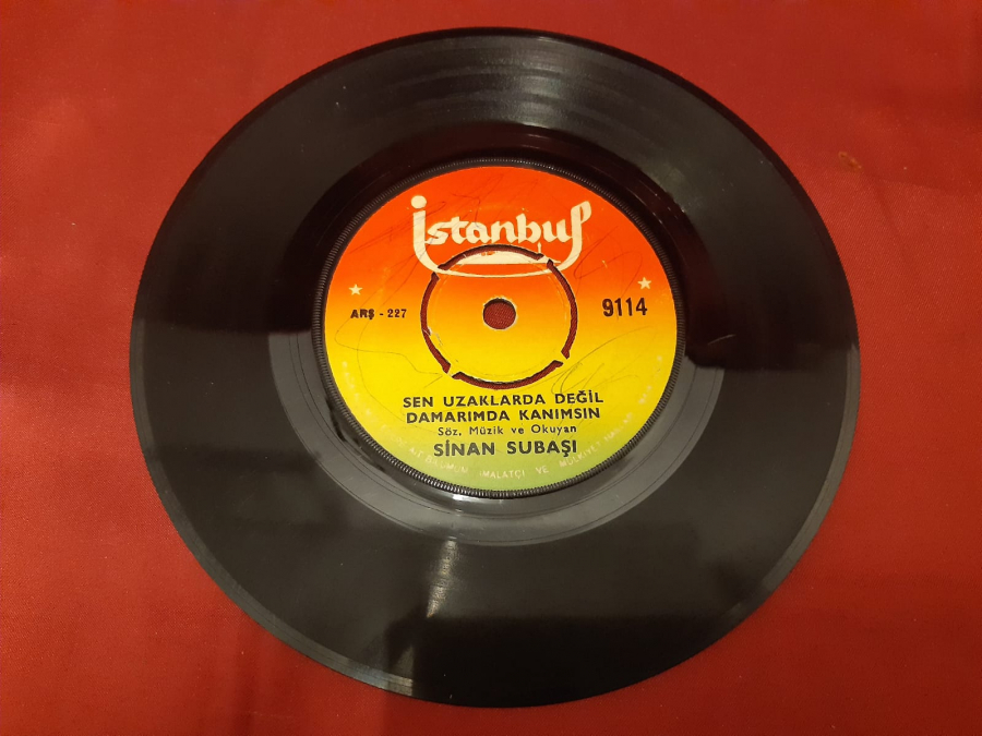 İSTANBUL ARŞ - SİNAN SUBAŞI SEN UZAKLARDA DEĞİL DAMARIMDA KANIMSIN 