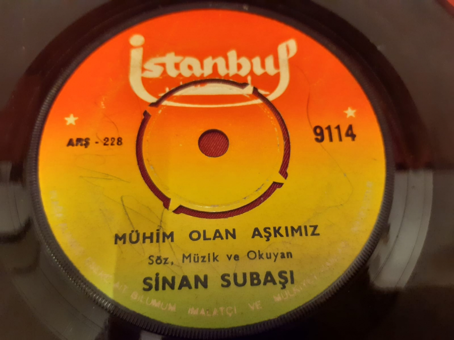 İSTANBUL ARŞ - SİNAN SUBAŞI SEN UZAKLARDA DEĞİL DAMARIMDA KANIMSIN 