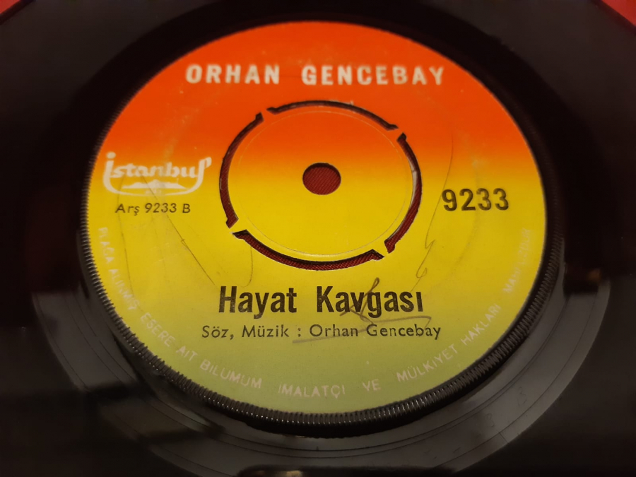 İSTANBUL PLAK  ORHAN GENCEBAY AŞK PINARI HAYAT KAVGASI 45 LİK YERLİ PLAK 