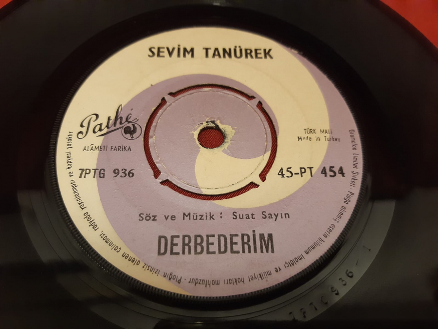 PATHE PLAK 7PTG 936 SEVİM TANÜREK DERBEDERİM 7PTG 937 SOKAĞIN ARDINDAYIM 45 LİK PLAK 