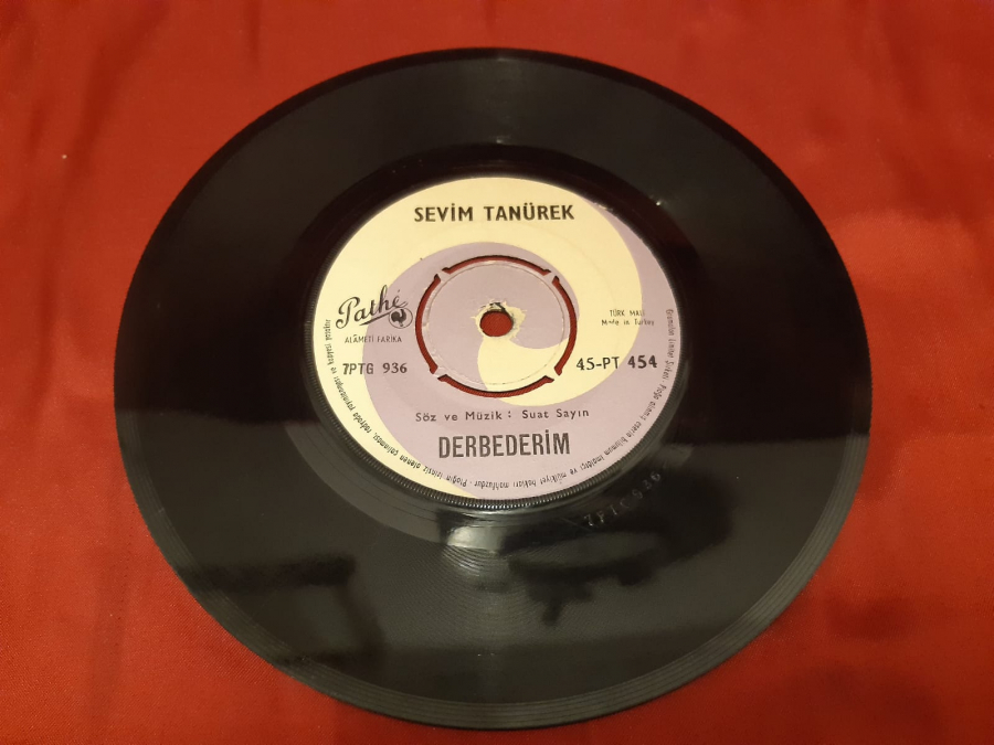 PATHE PLAK 7PTG 936 SEVİM TANÜREK DERBEDERİM 7PTG 937 SOKAĞIN ARDINDAYIM 45 LİK PLAK 