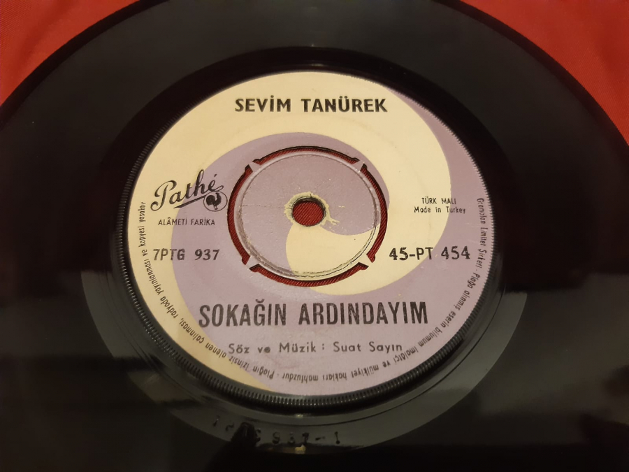 PATHE PLAK 7PTG 936 SEVİM TANÜREK DERBEDERİM 7PTG 937 SOKAĞIN ARDINDAYIM 45 LİK PLAK 