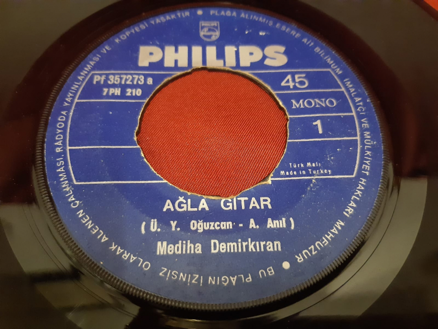 PHILIPS PLAK MONO 1 AĞLA GİTAR MEDİHA DEMİRKIRAN MONO 2 ÇATILMIŞ KAŞLARINLA 45 LİK YERLİ PLAK 