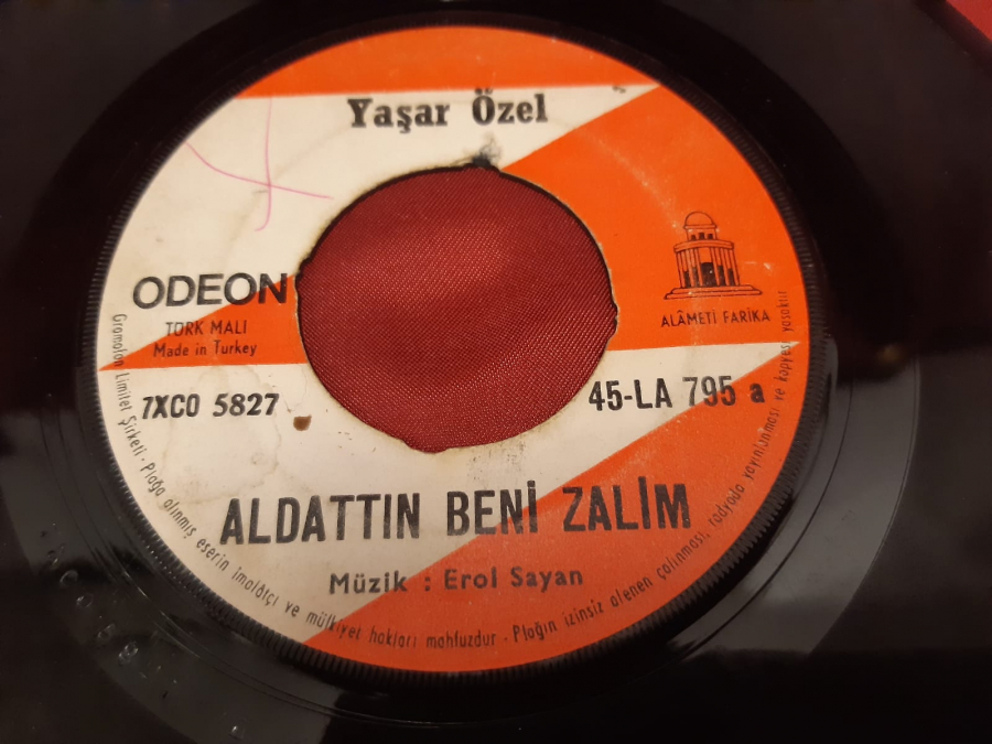 YAŞAR ÖZEL ODEON ALDATTIN BENİ ZALİM GÖZLERİMDEN YÜZÜN 45 LİK YERLİ PLAK 