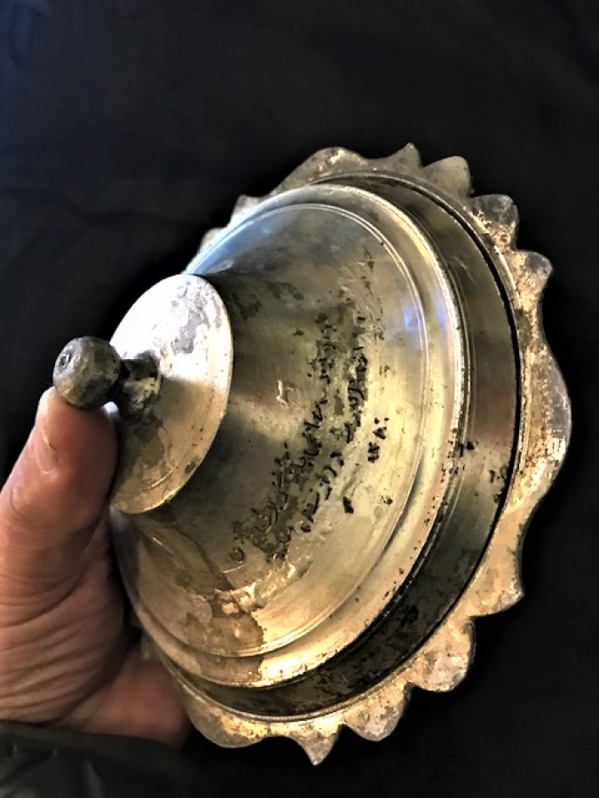 OSMANLI TEKKE İŞİ HACI BEKTAŞİ VELİ 1820 DAMGALI BRONZ KAPAKLI UFAK İFTARİYELİK İKRAMLIK SUNUMLUK KAPAKLI SAHAN UZERİ YAZILI 