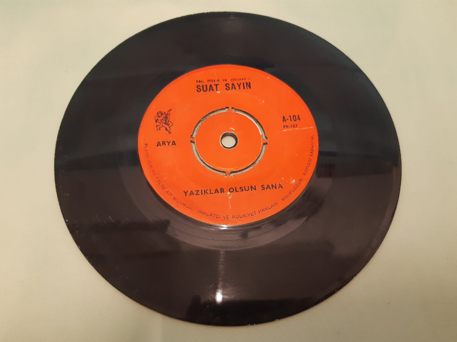 ARYA PLAK SUAT SAYIN SEVEMEZ KİMSE SENİ , YAZIKLAR OLSUN SANA 45 LİK YERLİ PLAK 