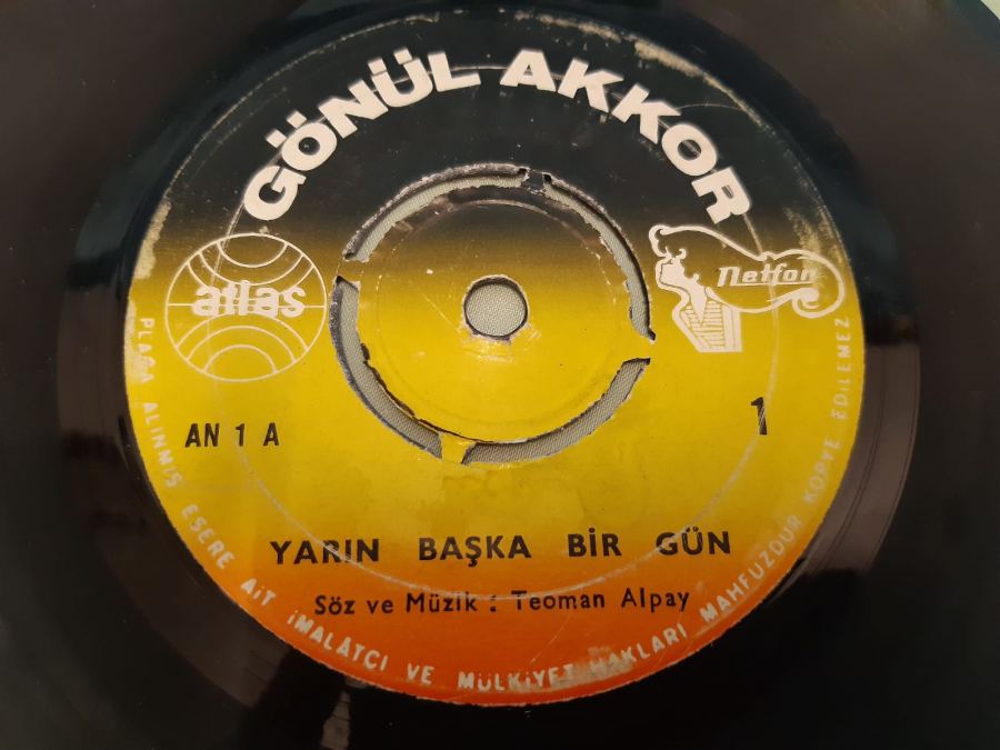 ATLAS PLAK GÖNÜL AKKOR KISKANIRIM , YARIN BAŞKA BİR GÜN 45 LİK YERLİ PLAK 