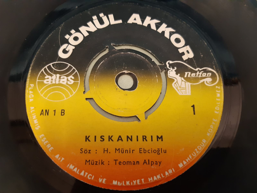 ATLAS PLAK GÖNÜL AKKOR KISKANIRIM , YARIN BAŞKA BİR GÜN 45 LİK YERLİ PLAK 