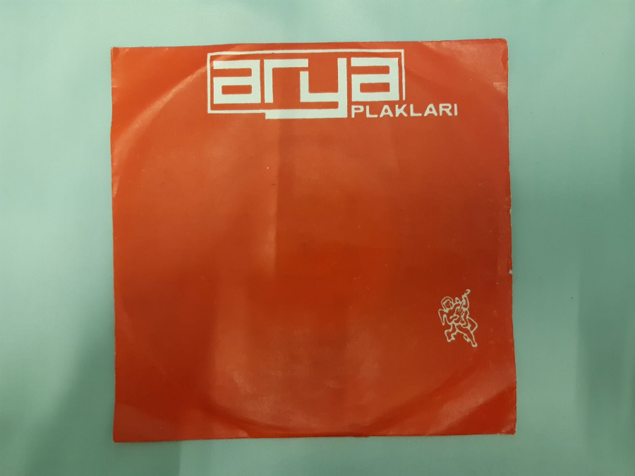 BESTEFON PLAK MÜRÜVVET KEKİLLİ SEVGİLİN DEĞİL ARKADAŞINIM , BİR FİNCAN ( GAZELLİ ) 45 LİK YERLİ PLAK 