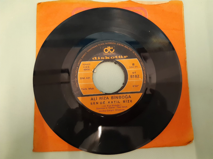 DİSKOTÜR PLAK ALİ RİZA BİNBOĞA YARIN , SENDE KATIL BİZE 45 LİK YERLİ PLAK 