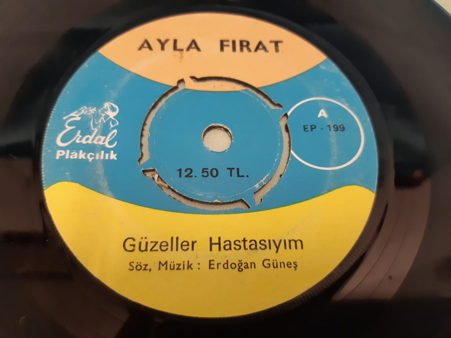 ERDAL PLAK AYLA FIRAT GÜZELLER HASTASIYIM , SENİ SEVMEK SUÇUM BENİM 45 LİK YERLİ PLAK 