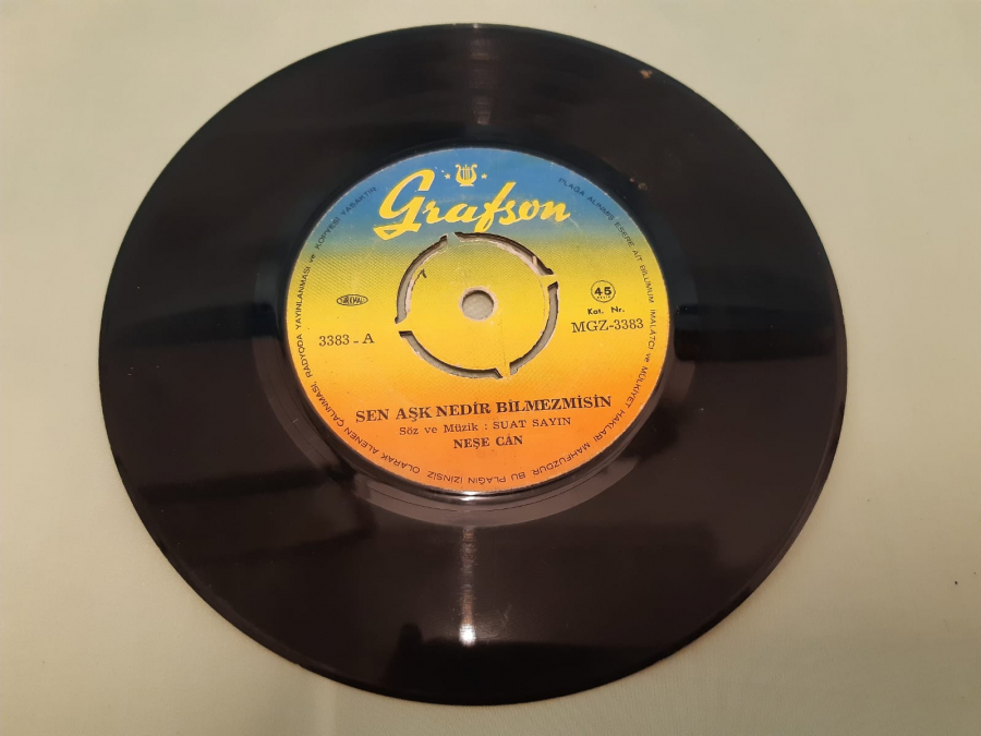 GRAFSON PLAK NEŞE CAN SEN AŞK NEDİR BİLMEZMİSİN , ALIN YAZISI SİLİNMEZ 45 LİK YERLİ PLAK 
