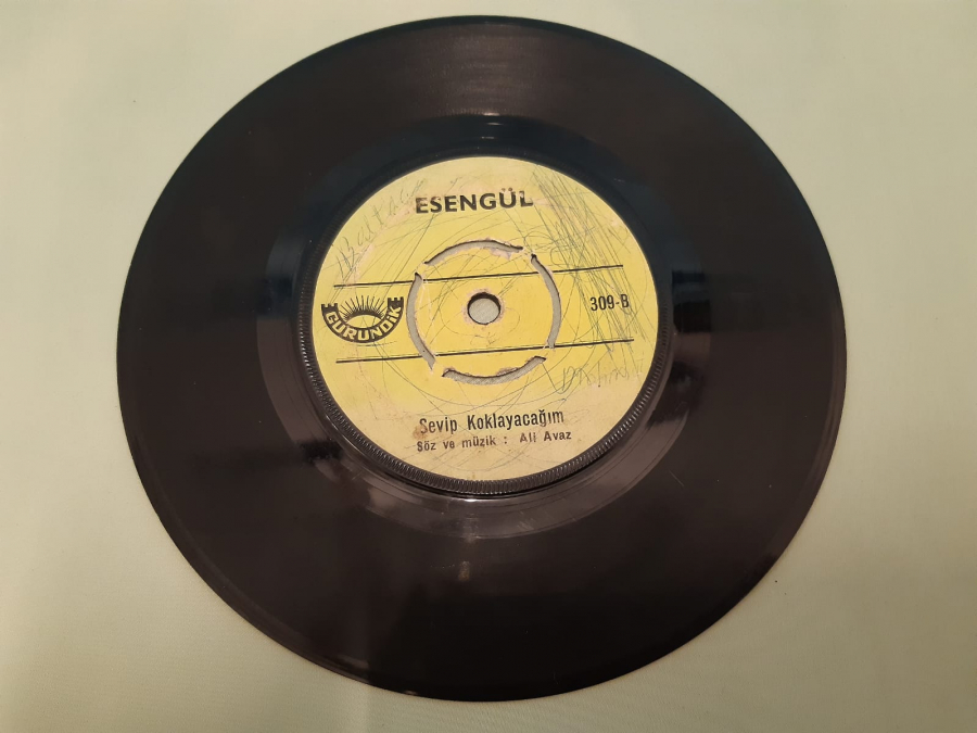 GURUNDİK PLAK ESENGÜL SEVİP KOKLAYACAĞIM , SENDEN IŞIK BEKLEDİM 45 LİK YERLİ PLAK 
