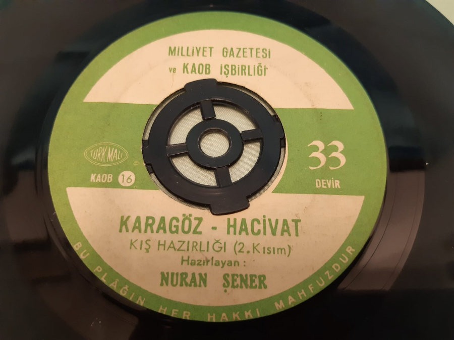 MİLLİYET GAZETESİ VE KAOB İŞBİRLİGİ PLAK NURAN ŞENER  KARAGÖZ - HACİVAT 45 LİK YERLİ PLAK 