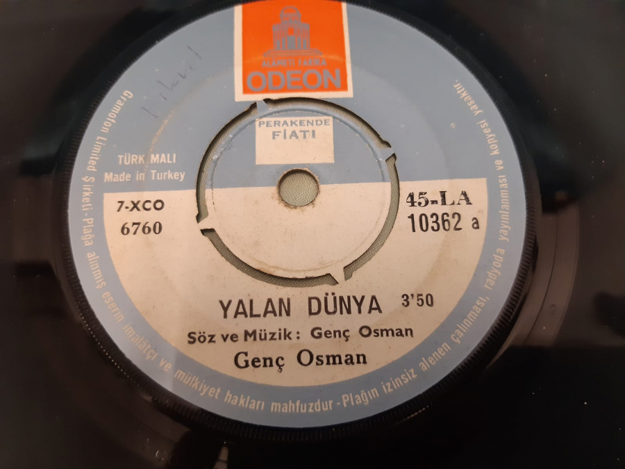 ODEON PLAK GENÇ OSMAN YALAN DÜNYA , BİR GÜN SENDE SEVECEKSİN 45 LİK YERLİ PLAK 