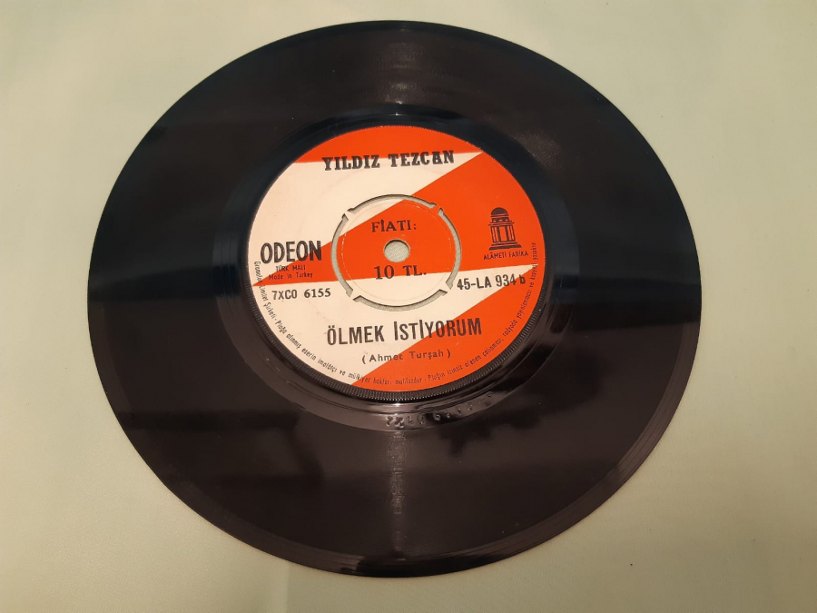 ODEON PLAK YILDIZ TEZCAN AGORA MEYHANESİ , ÖLMEK İSTİYORUM 45 LİK YERLİ PLAK 