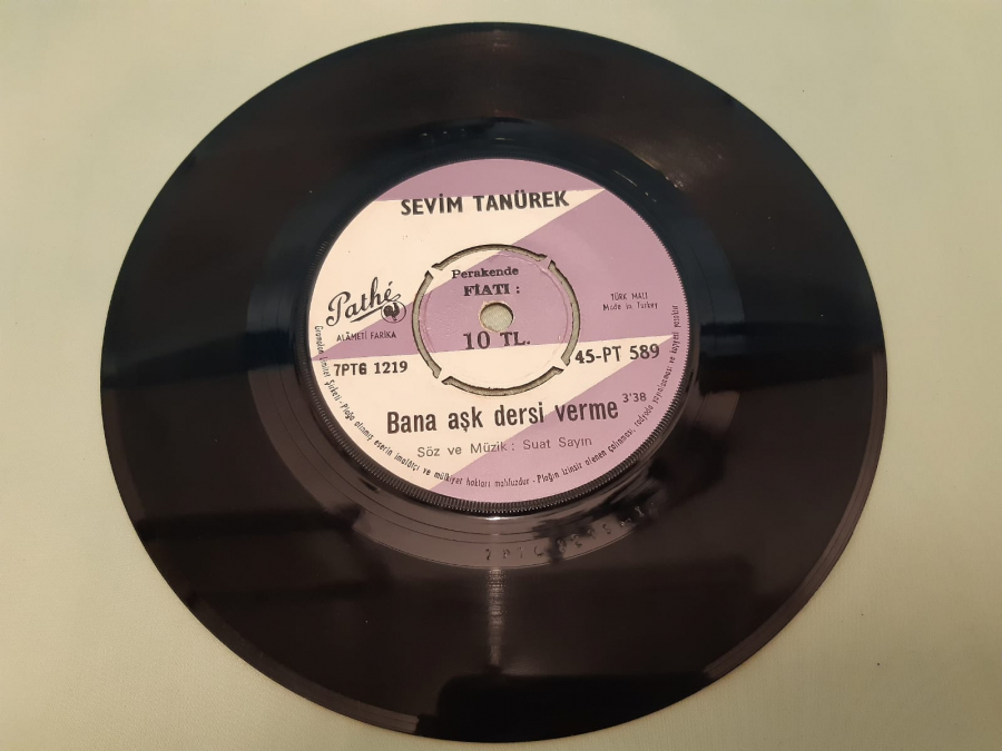 PATHE PLAK SEVİM TANÜREK BANA AŞK DERSİ VERME, AŞKIMIZ GİZLİ KALSIN 45 LİK YERLİ PLAK 