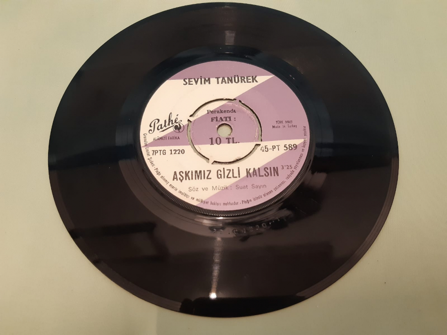 PATHE PLAK SEVİM TANÜREK BANA AŞK DERSİ VERME, AŞKIMIZ GİZLİ KALSIN 45 LİK YERLİ PLAK 