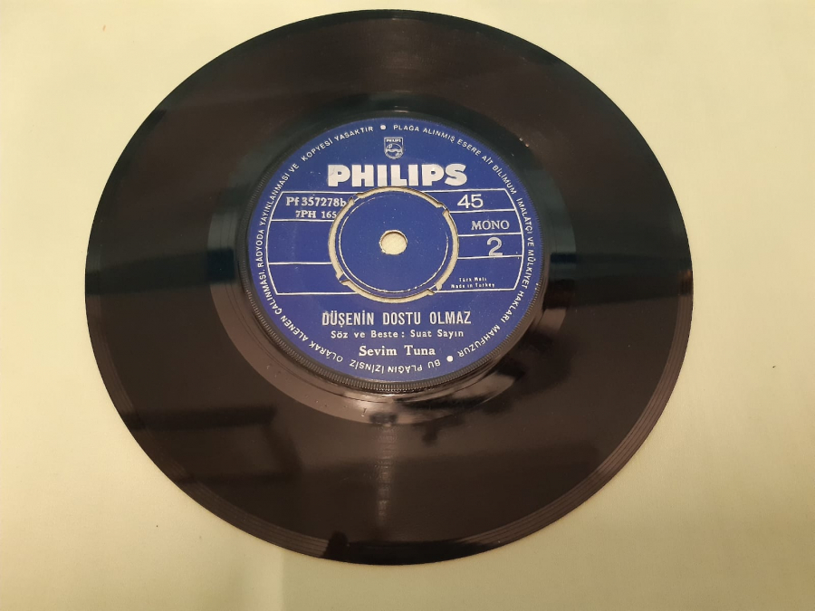 PHILIPS PLAK SEVİM TUNA BAĞDAT YOLUNDA , DÜŞENİN DOSTU OLMAZ 45 LİK YERLİ PLAK 