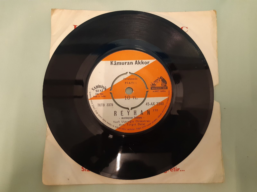 SAHİBİNİN SESİ PLAK KAMURAN AKKOR LALELER , BEYHAN 45 LİK YERLİ PLAK 