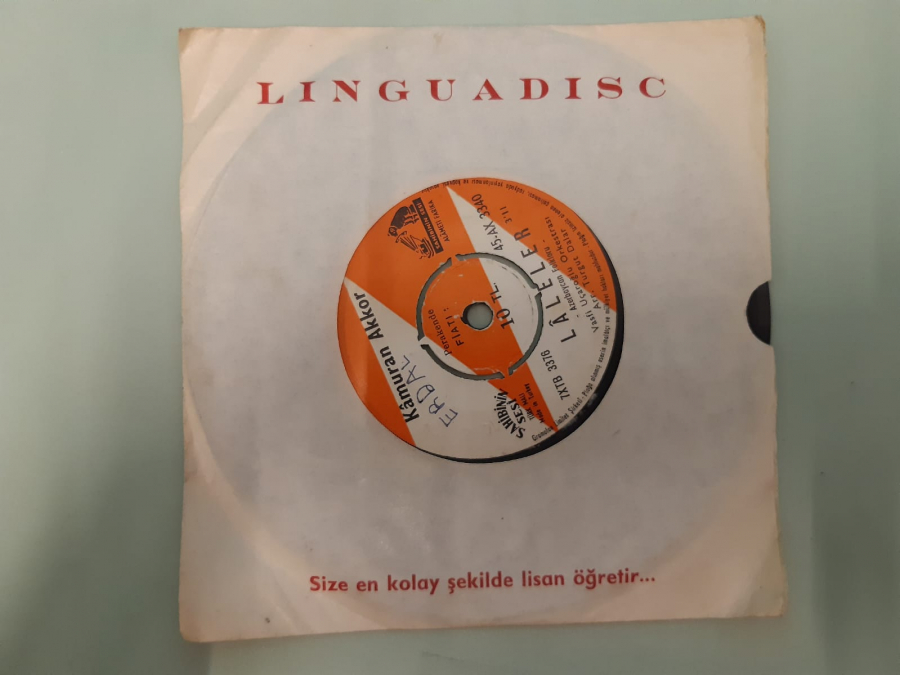 SAHİBİNİN SESİ PLAK KAMURAN AKKOR LALELER , BEYHAN 45 LİK YERLİ PLAK 