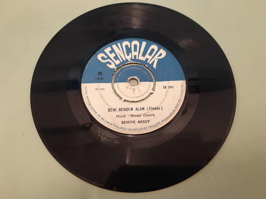 ŞENÇALAR PLAK BEHİYE AKSOY SANA GELEN  YOLLAR , BENİ BENDEN ALAN 45 LİK YERLİ PLAK 