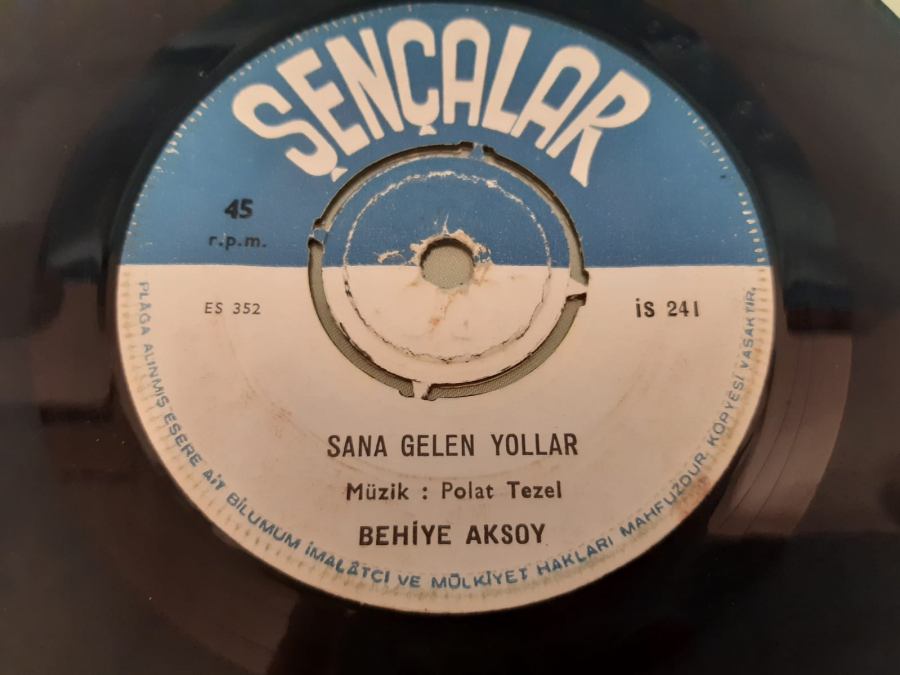 ŞENÇALAR PLAK BEHİYE AKSOY SANA GELEN  YOLLAR , BENİ BENDEN ALAN 45 LİK YERLİ PLAK 