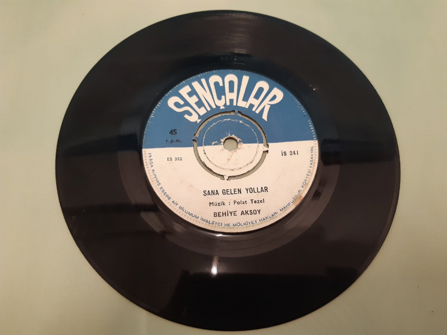 ŞENÇALAR PLAK BEHİYE AKSOY SANA GELEN  YOLLAR , BENİ BENDEN ALAN 45 LİK YERLİ PLAK 