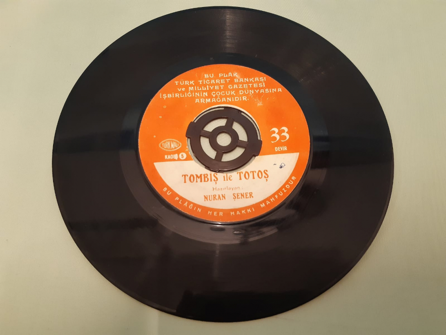 TÜRK MALİ PLAK NURAN ŞENER TOMBİŞ İLE TOTOŞ , KEL OĞLAN İLE KRAL 45 LİK YERLİ PLAK 