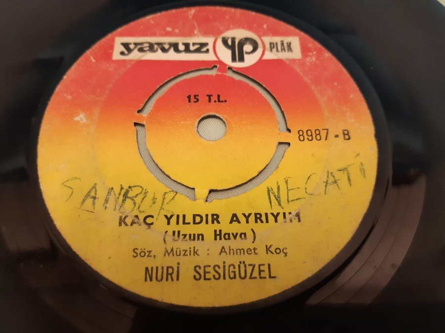 YAVUZ PLAK NURİ SESİ GÜZEL NE YAPMALI NE ETMELİ , KAÇ YILDIR AYRIYIM 45 LİK YERLİ PLAK 