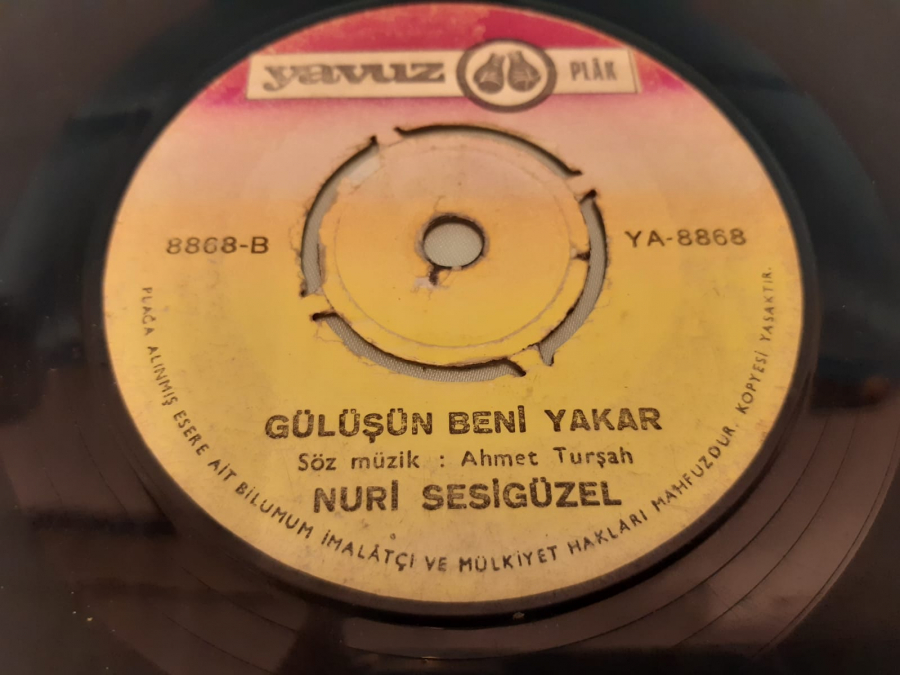 YAVUZ PLAK NURİ SESİ GÜZEL ZÜLEYHA GÜLÜŞÜN BENİ YAKAR 45 LİK YERLİ PLAK 