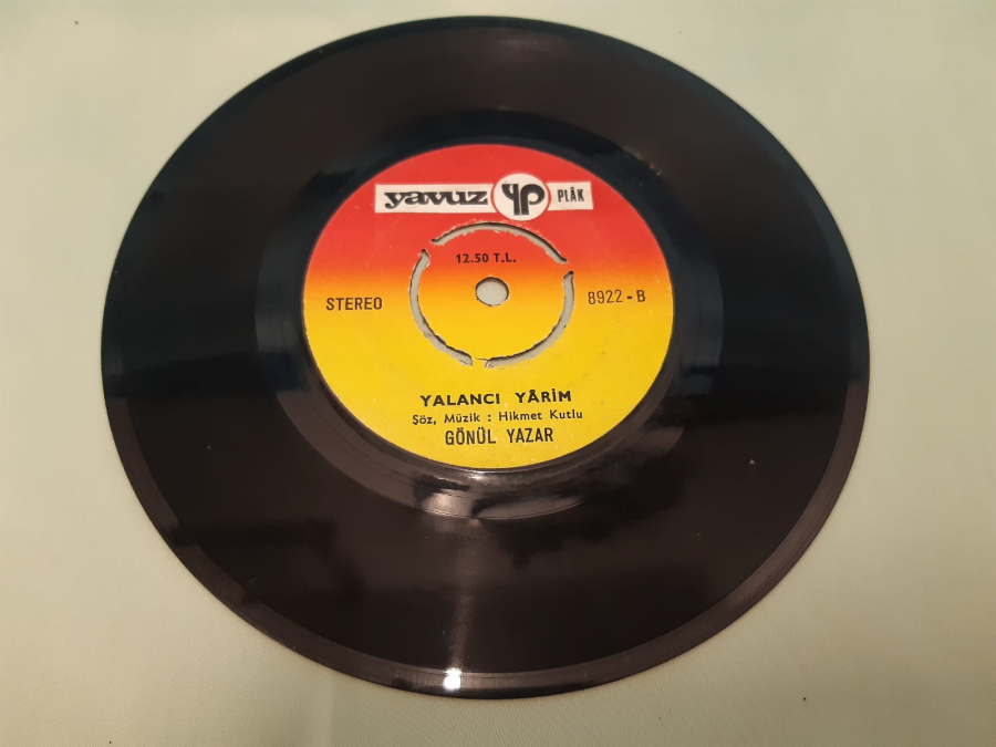 YAVUZ YP PLAK GÖNÜL YAZAR YALANCI YARİM , ARTIK BU SOLAN BAHÇEDE 45 LİK YERLİ PLAK 