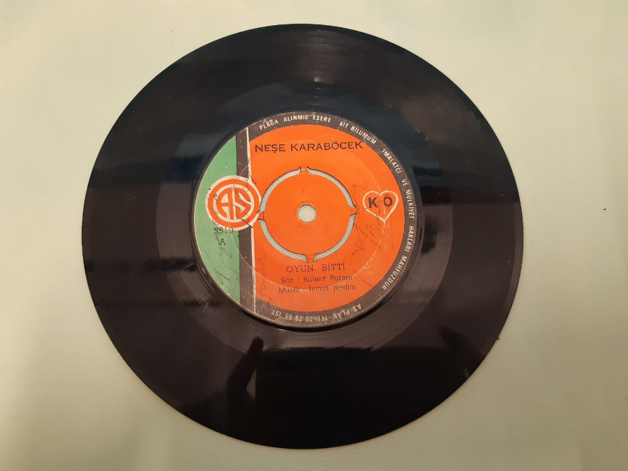 AS PLAK NEŞE KARA BÖCEK  NERDEN DÜŞTÜM OYUN BİTTİ 45 LİK YERLİ PLAK 