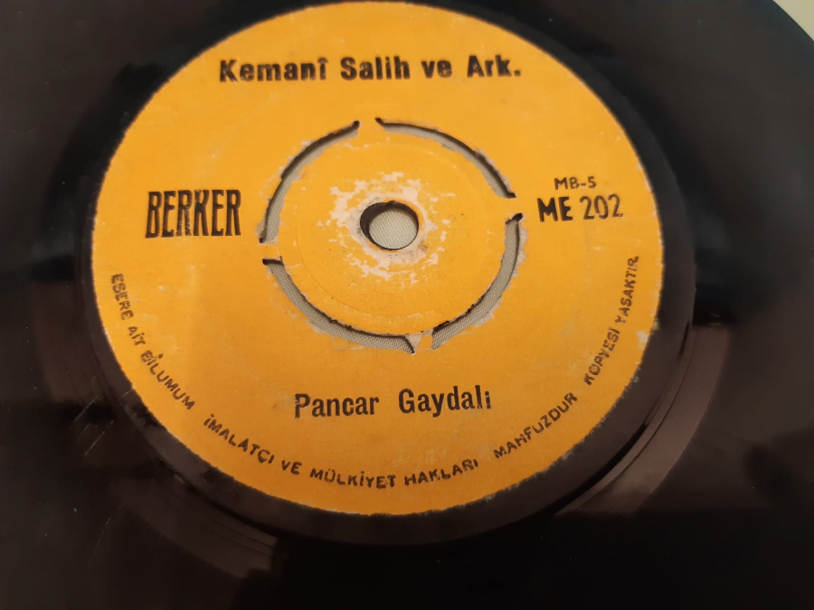 BERKER PLAK KEMANİ SALİH VE ARK  PANCAR GAYDALİ , KARŞILAMA 45 LİK YERLİ PLAK 